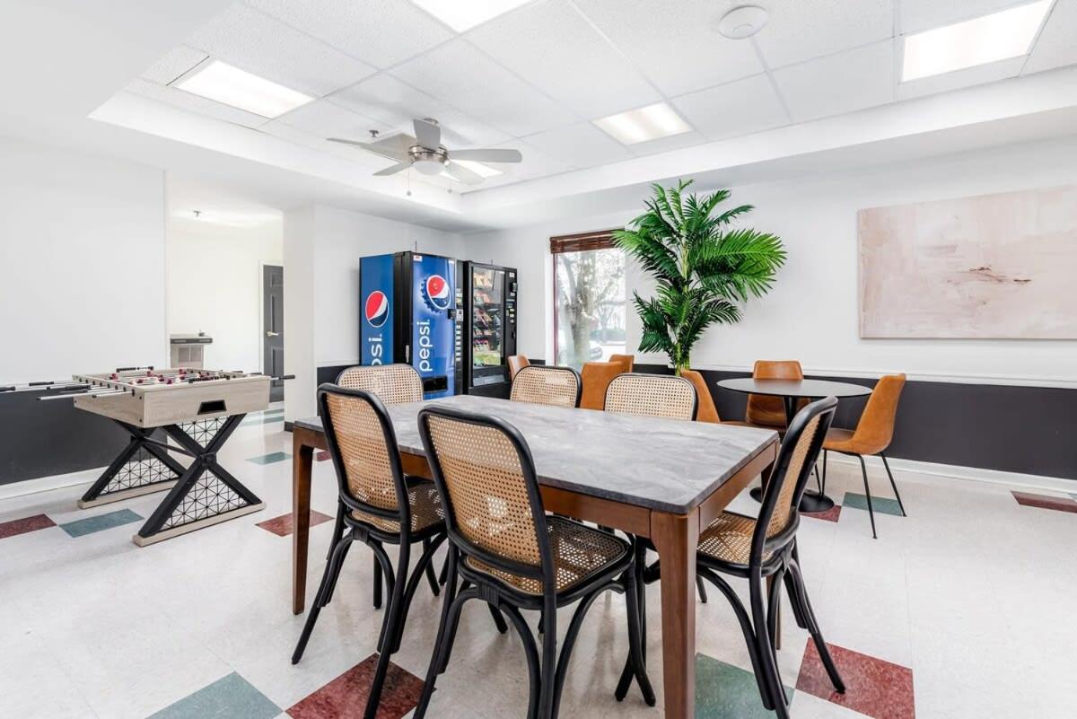 Tower Grove Cozysuites Cwe King Suite With Parking! المظهر الخارجي الصورة
